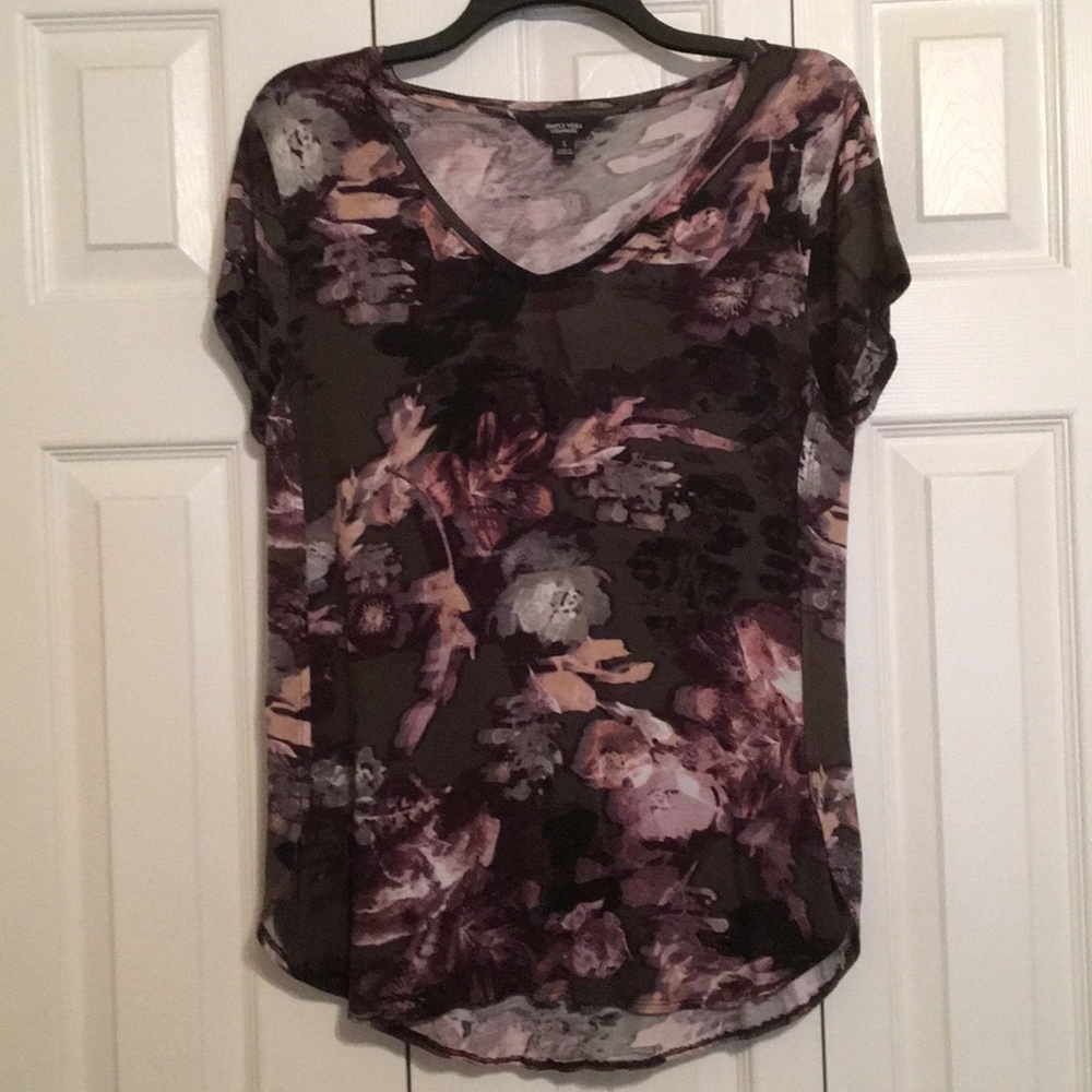 Vera Wang short sleeve top